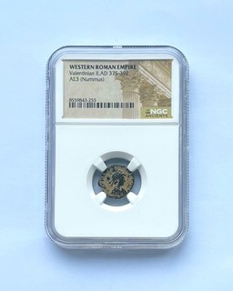 Antigua moneda romana. Valentiniano II 375 392AD. Tipo raro. Nummus. Certificado NGC.