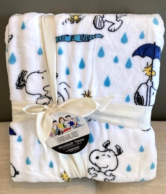 Berkshire Peanuts Snoopy Woodstock Dancing in the Rain Throw Blanket 55x70 NWT