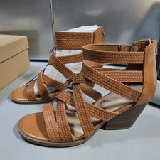 Frye and Co. Sandals~ Women's Size 9.5 M ~Gale Tan Faux Leather Back Zip NEW 👀