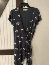 LOFT Women's Cherry Print Short Sleeve V-Neck Knit True Wrap Dress Grey size 6