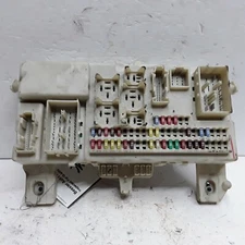 07 08 09 Mazda 3 multifunction chassis brain box WO keyless entry and sun roof 