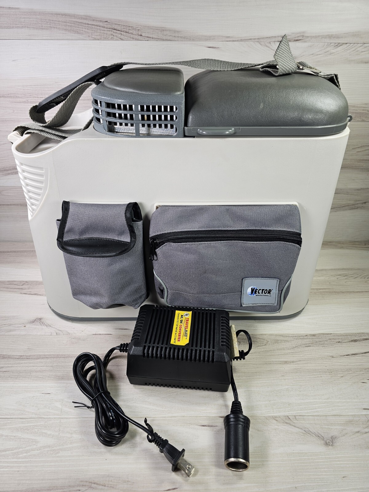 Vector Thermoelectric Travel Cooler Warmer Console 14-can Capacity 12 Volt DC