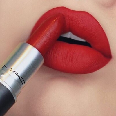 MAC Ruby Woo Matte Lipstick Plus M.A.C   Geschenk!