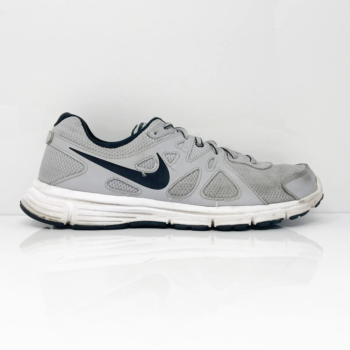 Nike revolution 2 msl white running shoes hotsell