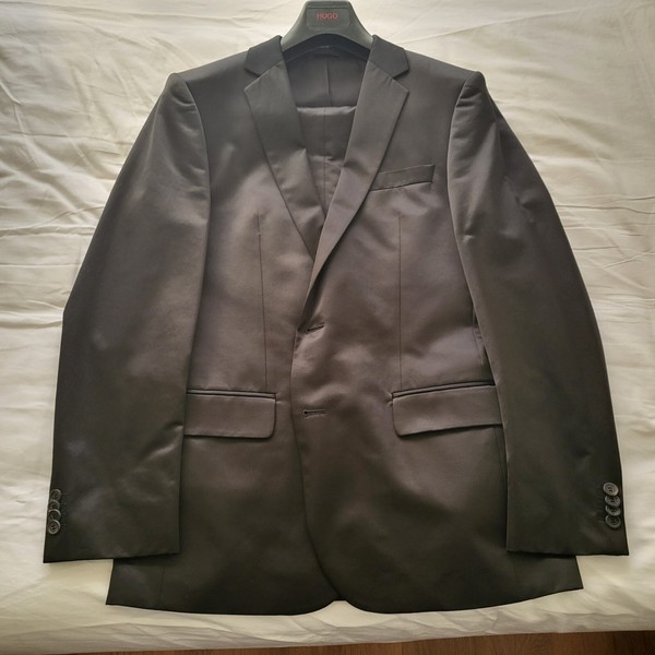 HUGO BOSS: Traje con brillo. Como nuevo, espectacular. Talla 46