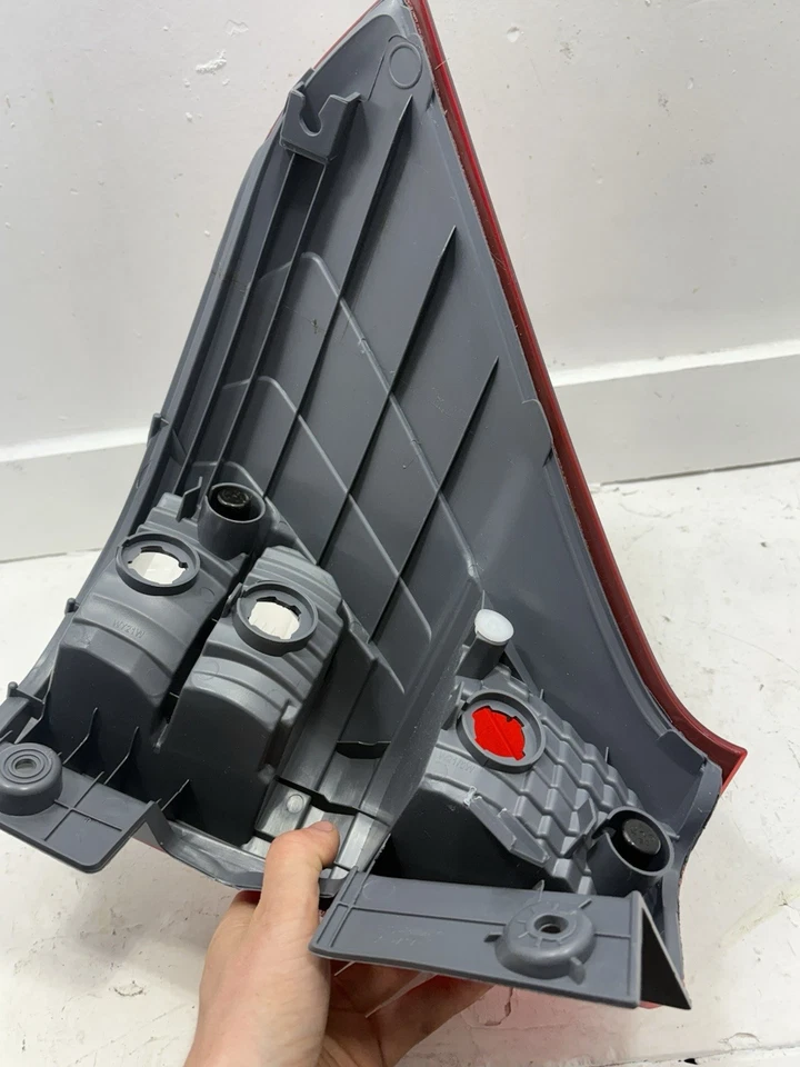 Right Lower Tail Light Assembly For 2015-2016 Honda CR-V - Image 3 of 4