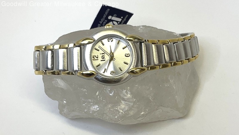 NWT L.e.i. Two Tone Ladies Watch 42.7g