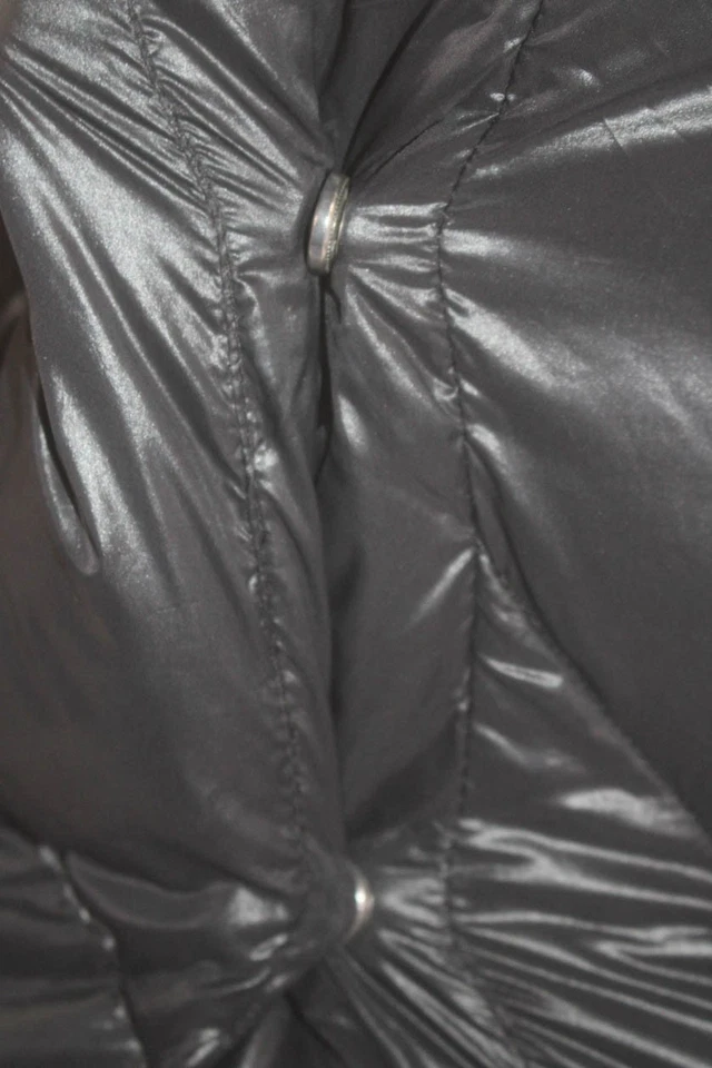 Chaleco acolchado Beyond Yoga para mujer sin mangas con botones negro talla extra pequeña Foto 4 de 4