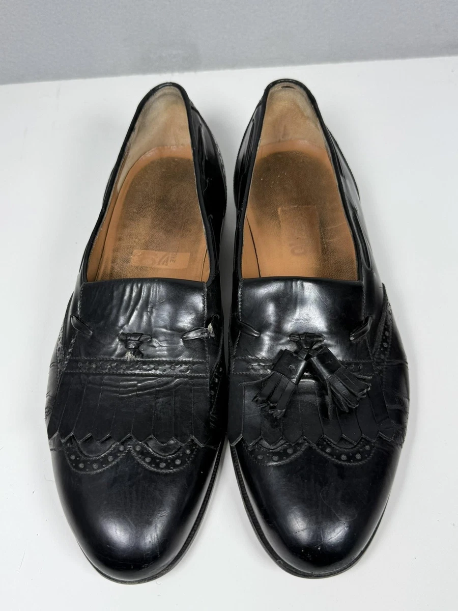 Salvatore Ferragamo Solid Wingtip Dress Shoes for Men for  display picture 2