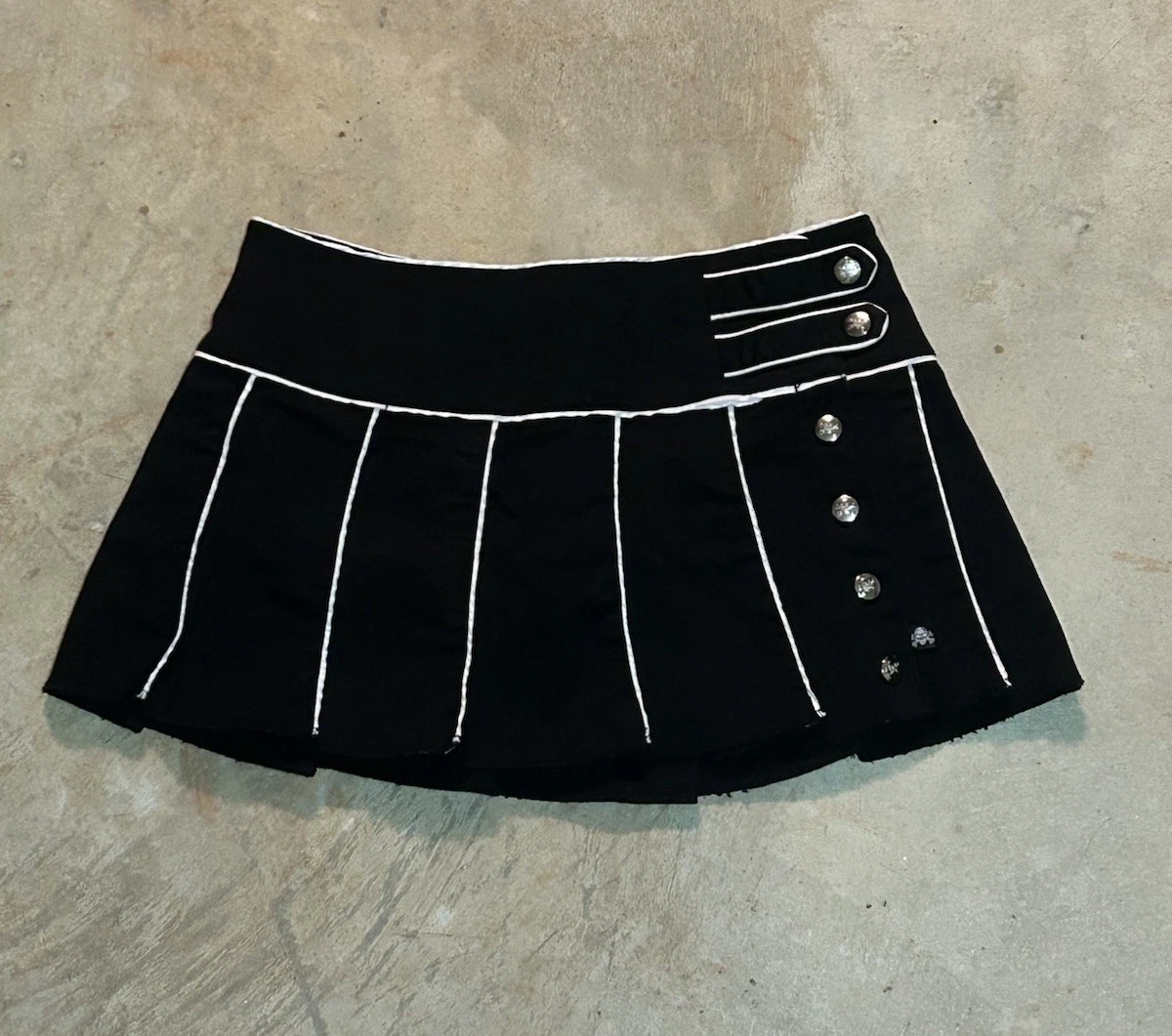 Tripp NYC Black & White Pleated Mini Skirt
Opens in a new window or tab