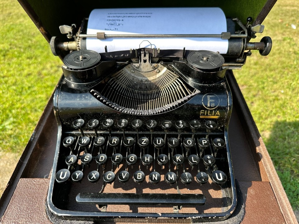 1930s Olympia Filia Portable Typewriter – FULLY WORKING  Glossy Black Art Deco