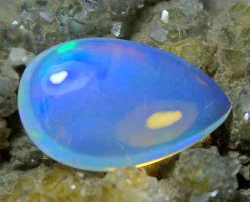 Natural Ethiopian Opal Beautiful Blue Berry Fire Cabochon Loose Gemstone 2 Ct - Picture 9 of 11