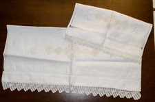 Asciugamani bagno in lino bianco con ricamo inserti e orlo all'uncinetto