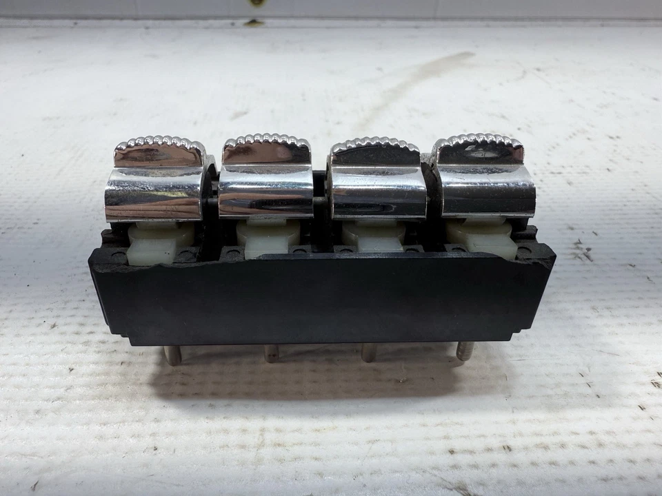 Nuevo de Lote Antiguo 1954-56 Oldsmobile 88 98 Buick Conjunto de Interruptor de Ventana Eléctrica de 4 Botones Fabricante de Equipo Original Foto 3 de 4