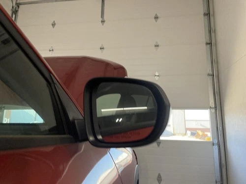 Used Right Door Mirror fits: 2024 Chevrolet Trax non-heated opt DWV w/o blind sp