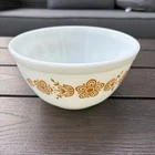 Pyrex #402 1-1/2 Quart Mixing Nesting Bowl Butterfly White Gold