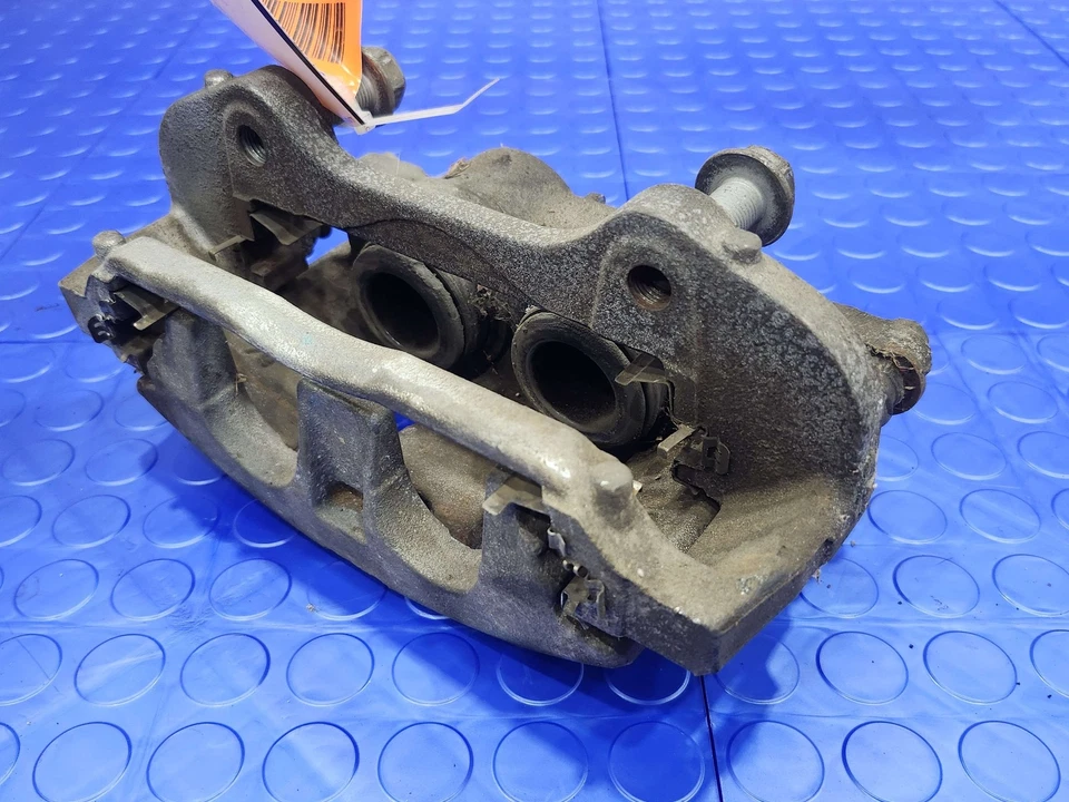 Pinza de freno delantera de doble pistón para Dodge Grand Caravan 12-20 lado del conductor izquierdo OEM Foto 3 de 4