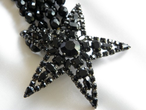 BEAUTIFUL VINTAGE BUTLER & WILSON FACETED DOUBLE LARGE STAR BROOCH 42" cms. - Picture 3 of 21