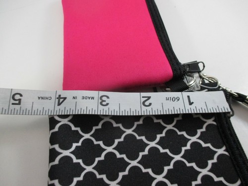 M4 Black & hot pink 2 pc WRISTLET PURSE coin holder nwt neoprene quatrefoil - Picture 5 of 7