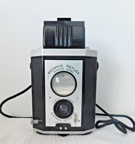 VTG Brownie Reflex Synchro Model Camera Eastman Kodak USA w/ Strap UNTESTED