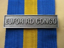 Agrafe  EUFOR RD CONGO  ( métal argenté )  pour la Médaille EUFOR