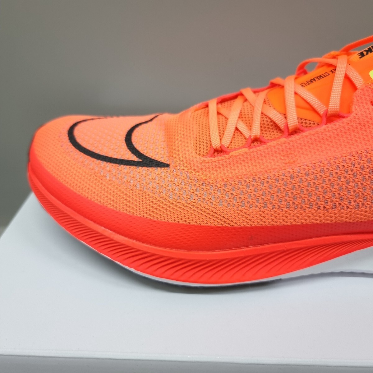 枝豆オレンジy2k Nike ZoomX Streakfly Total Orange Black White DJ6566-800 sz
