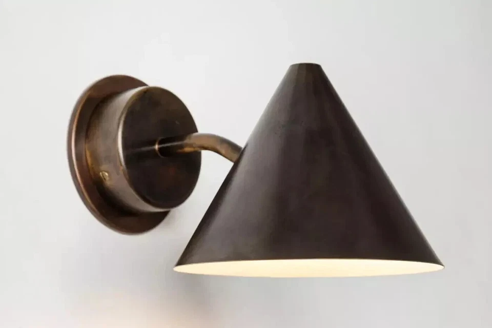 Par de apliques de exterior mini tratten patinados marrón oscuro años 50 hechos a mano Foto 3 de 4