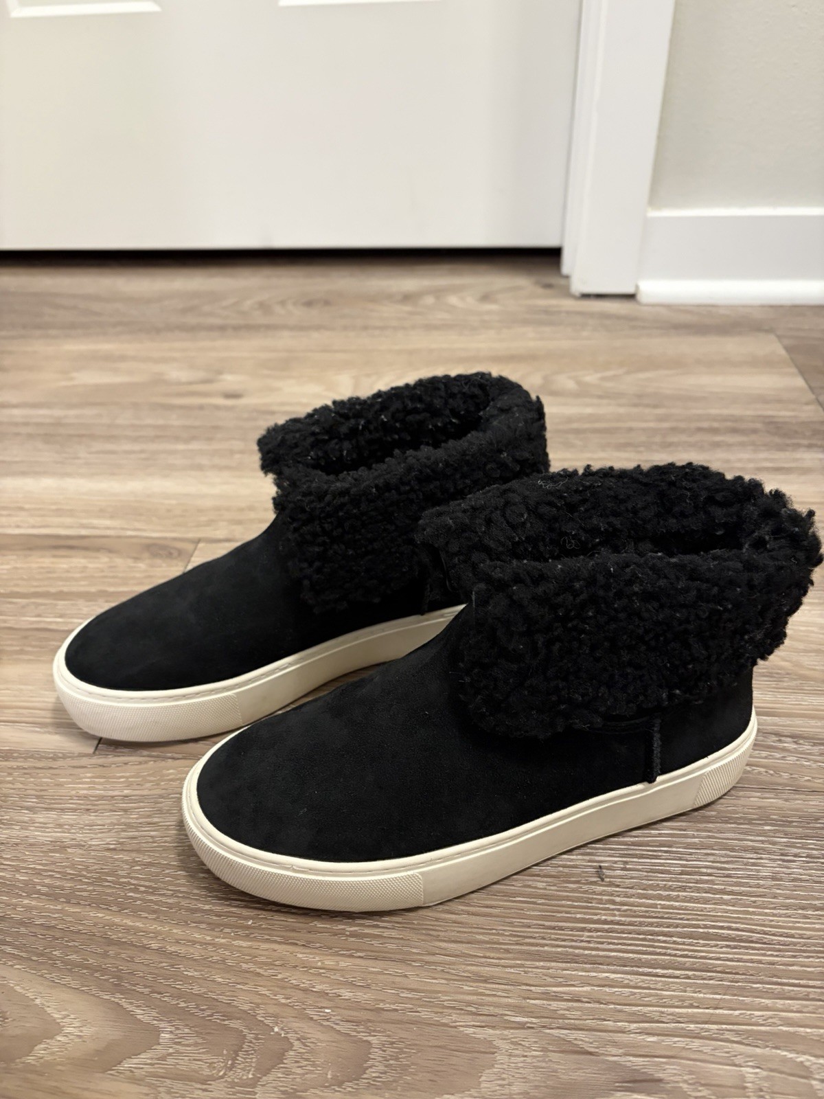 UGG Women's - image 1