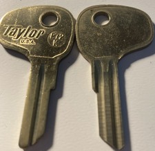 2 Borgward Key Blanks P72k