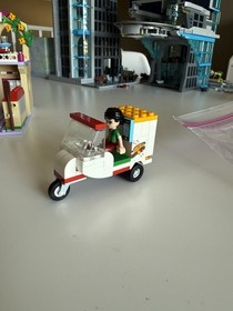 LEGO FRIENDS: Heartlake Pizzeria (41311)