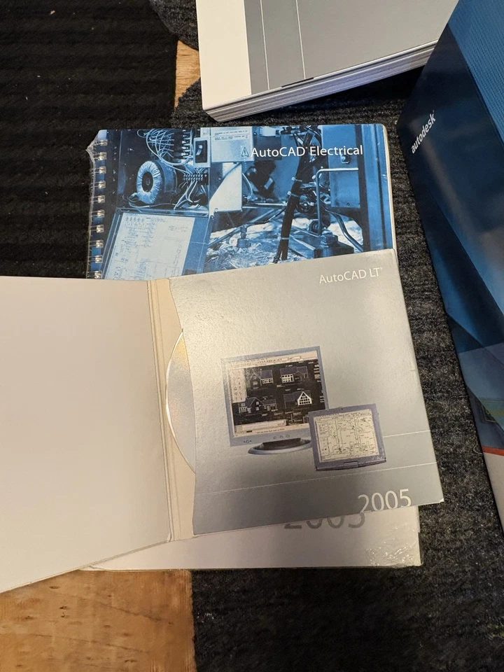 Autodesk/AutoCAD LT 2005 Software, 1 CD, Serial #, Open Box And Books - Image 2 of 4