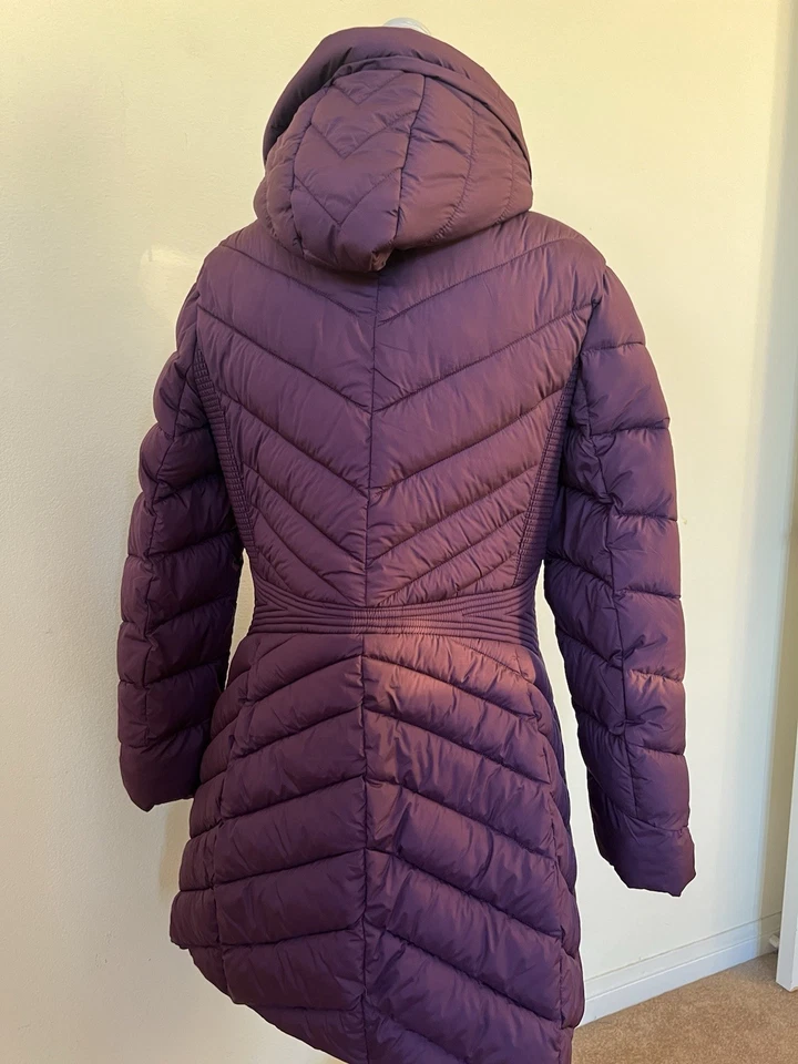 Abrigo acolchado con capucha Bernardo EcoPlume púrpura embalable talla L Foto 4 de 4