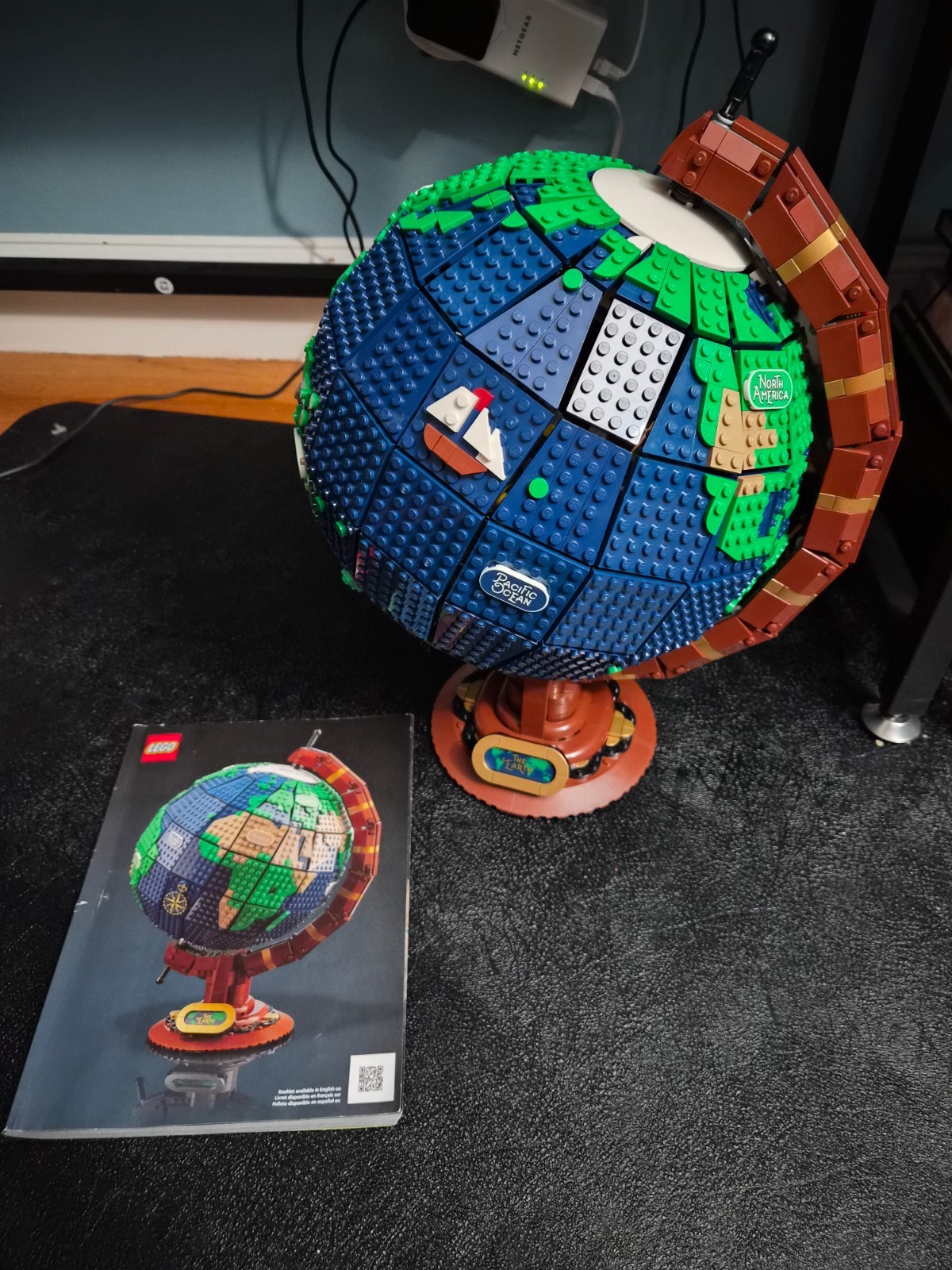 LEGO Ideas: The Globe (21332) - Complete w/ Manual