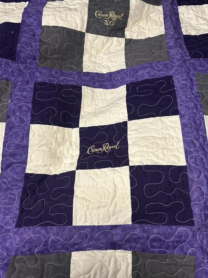 Edredón Crown Royal & Crown Royal XO cosido a mano (87,5” X 72") (acolchado a máquina) Foto 4 de 4