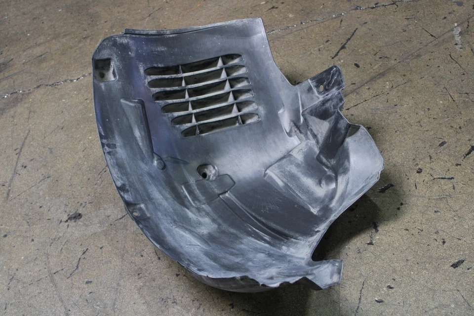 2012 Mercedes-Benz CLS550, RH, передняя сторона крыла вкладыш, б/у, P/N A2186902230 - Изображение 3 из 4