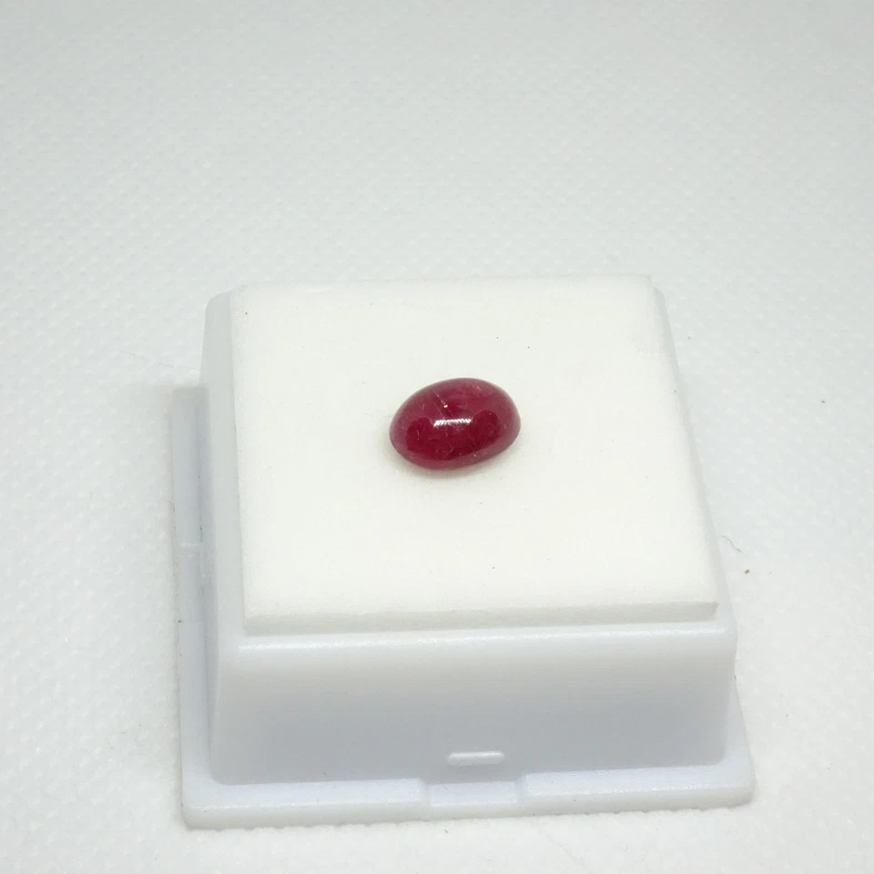 Beautiful Ruby Cabochon - 3.29ct - 7.1x9.9mm Oval Cabochon - Madagascar Ruby - Image 3 of 4