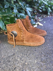 minnetonka fringe boots kids