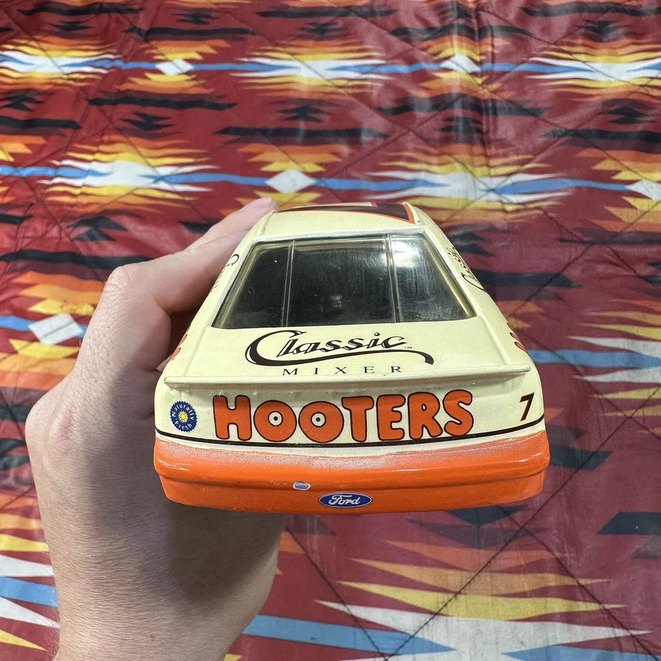 #7 Alan Kulwicki Racing Champions 1992 Hooters Thunderbird Diecast 1:24 - Image 4 of 4