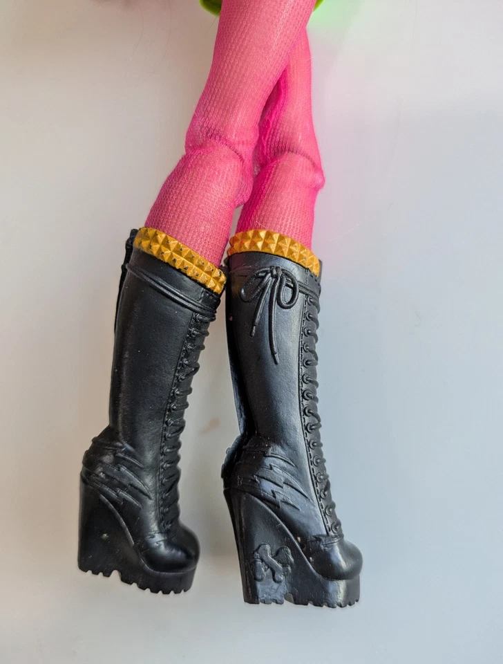 🎀 Muñeca Monster High Howleen Wolf 13 deseos 🎀 Foto 2 de 4