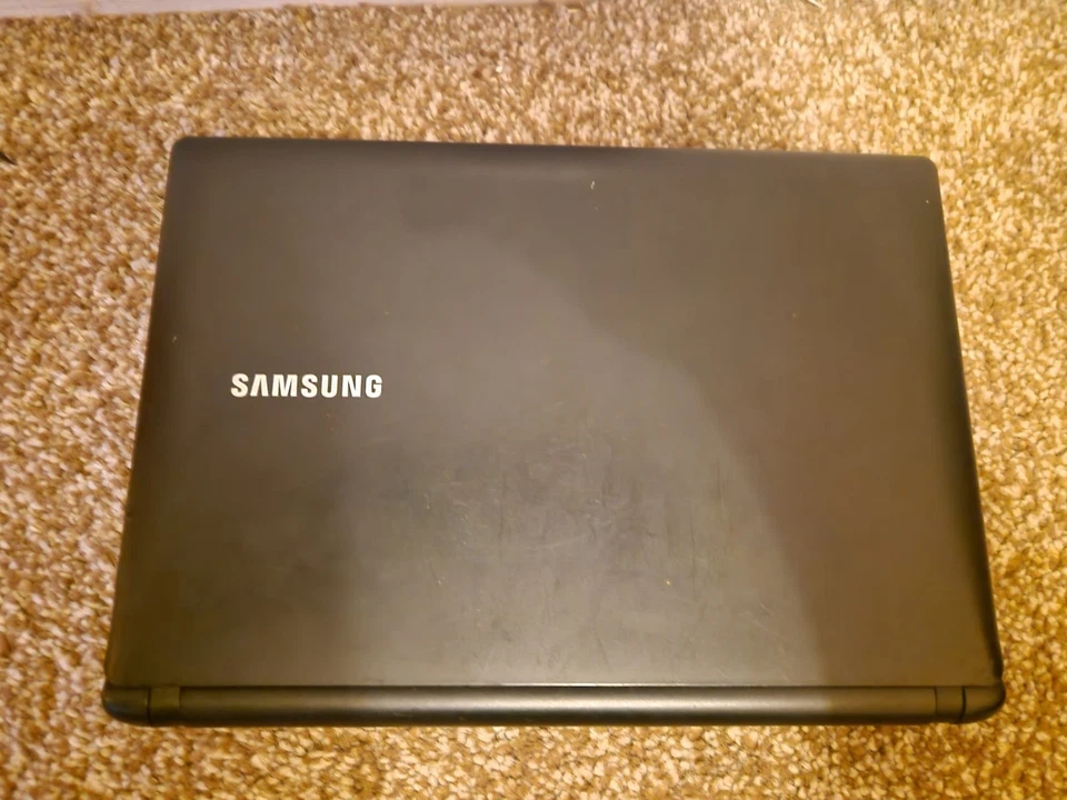 Samsung N-145 Plus Compact Laptop 10.1" Screen Windows 7 - Image 3 of 4