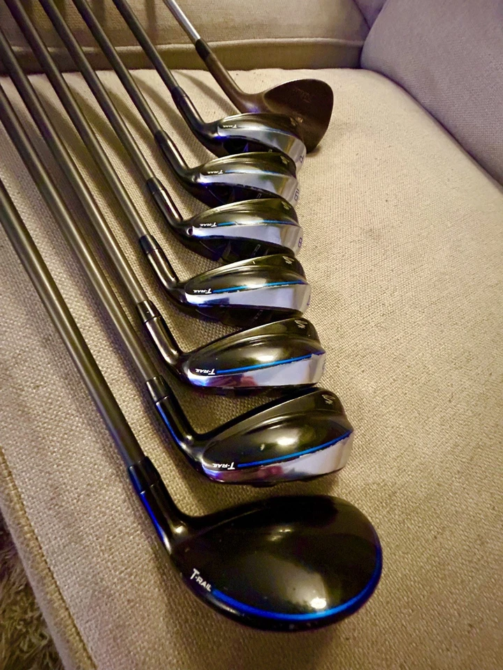 Juego híbrido Cobra 2021 T-Rail para hombre diestro 4-SW ultraligero grafito 45 R Flex Foto 4 de 4