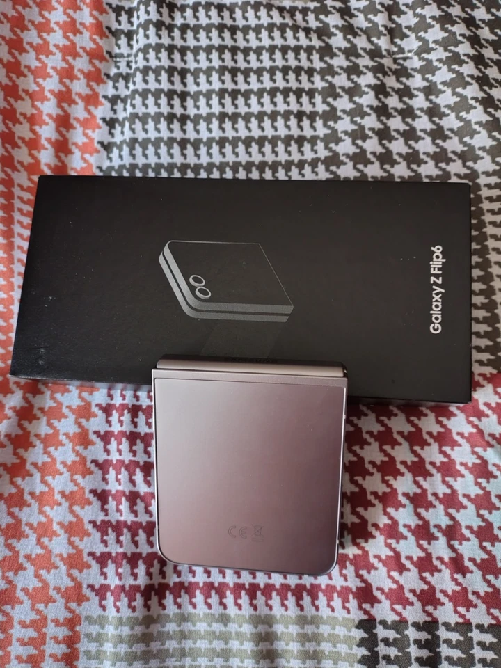 smartphone 5g samsung ZFLIP6, foto 2 di 5