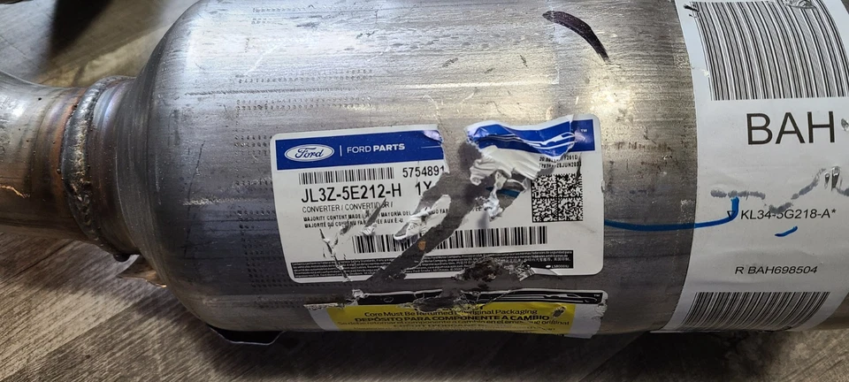 Convertidor catalítico original Ford NUEVO. JL3Z-5E212-H nunca instalado. LEER MÁS ABAJO. Foto 2 de 4