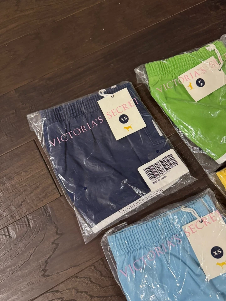 NUEVO Victoria's Secret Vintage 2007-08 ROSA Sarga Gimnasio/Ejercicio Pantalones Cortos 4 Pares XS Foto 3 de 4