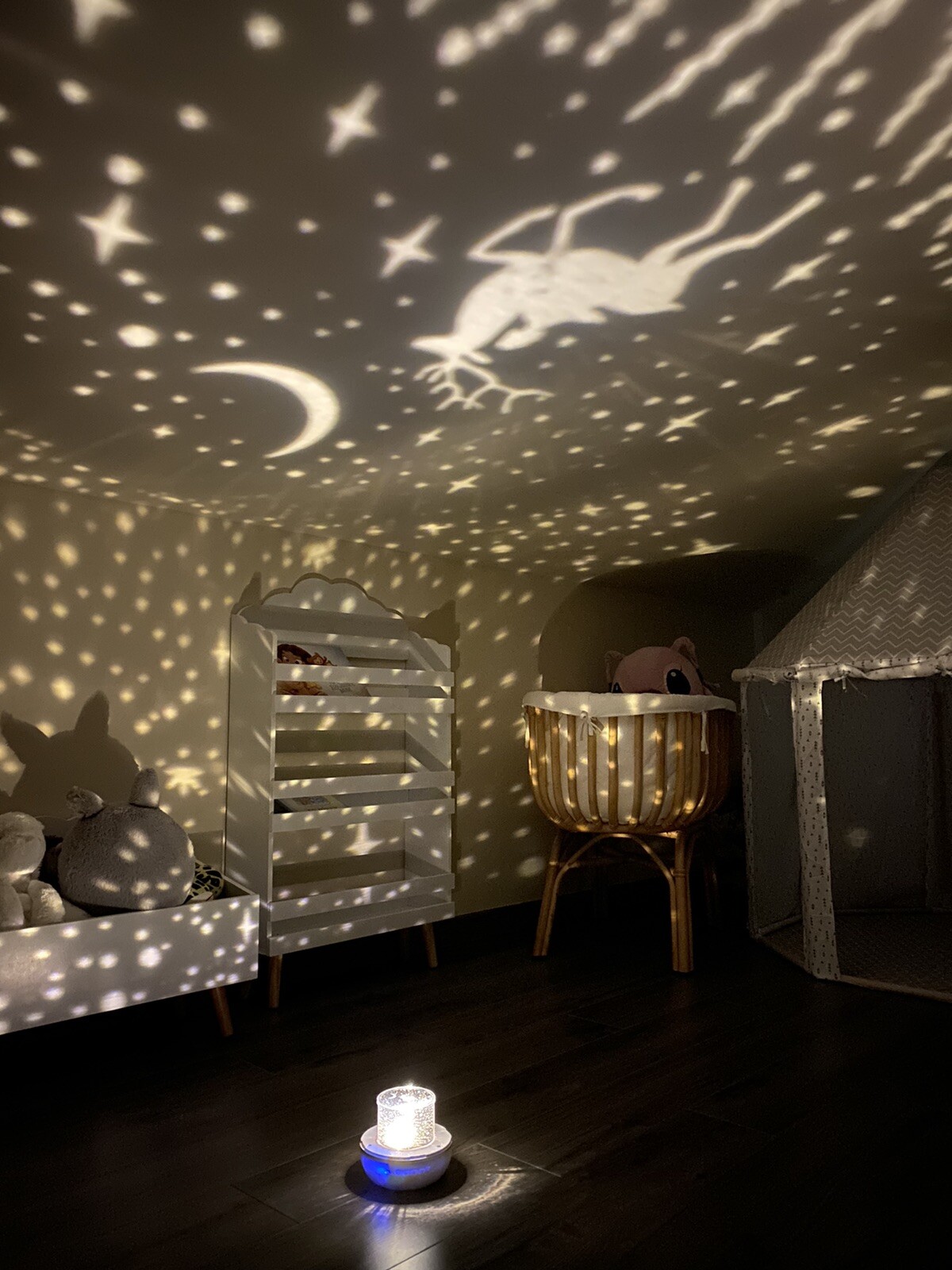 Veilleuse projecteur musique Bluetooth avec rotation 360 et 8 modes LED