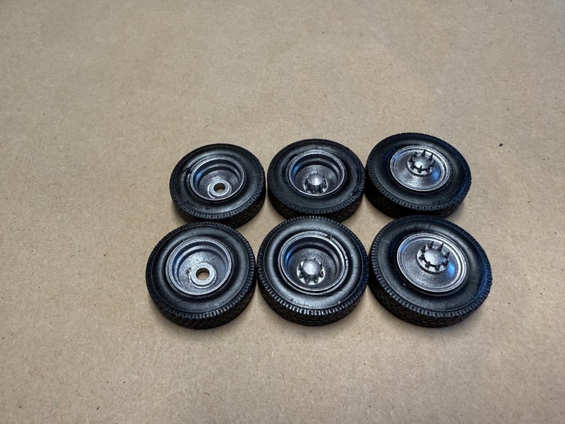 SMOOTHIE SPIKED LUG NUTS 1/25 Scale 3d Printed Resin 1 TON Dually WHEELS & Tires