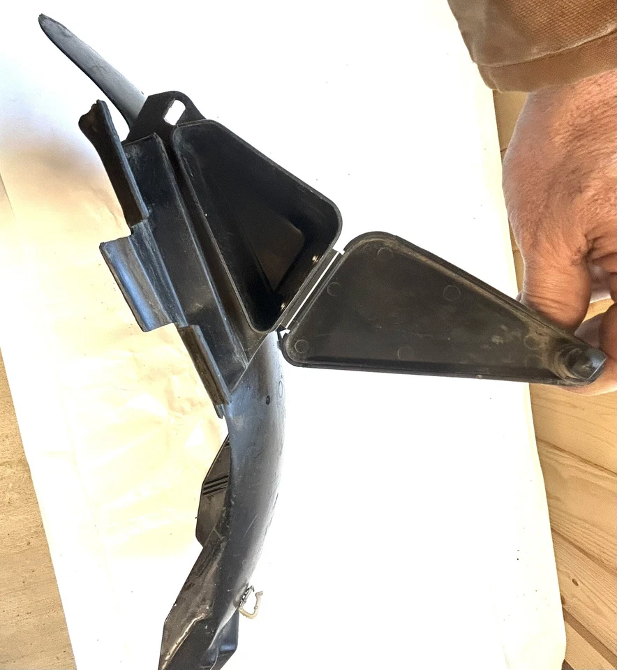 Honda CB750F 1979 DOHC original trasero interior guardabarros guardabarros caja de herramientas Foto 4 de 4