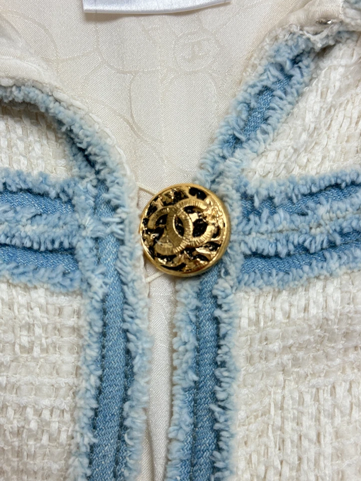 CHANEL 07P GIACCA ECRU VINTAGE TWEED BLU finitura oro CC logo bottoni FR38