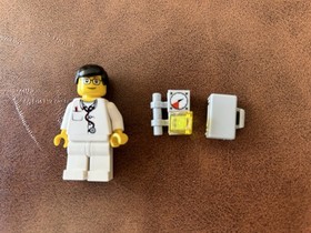 LEGO City: Doctor's Car (7902) - 100% Complete w/ Manual - Used Retired No Box