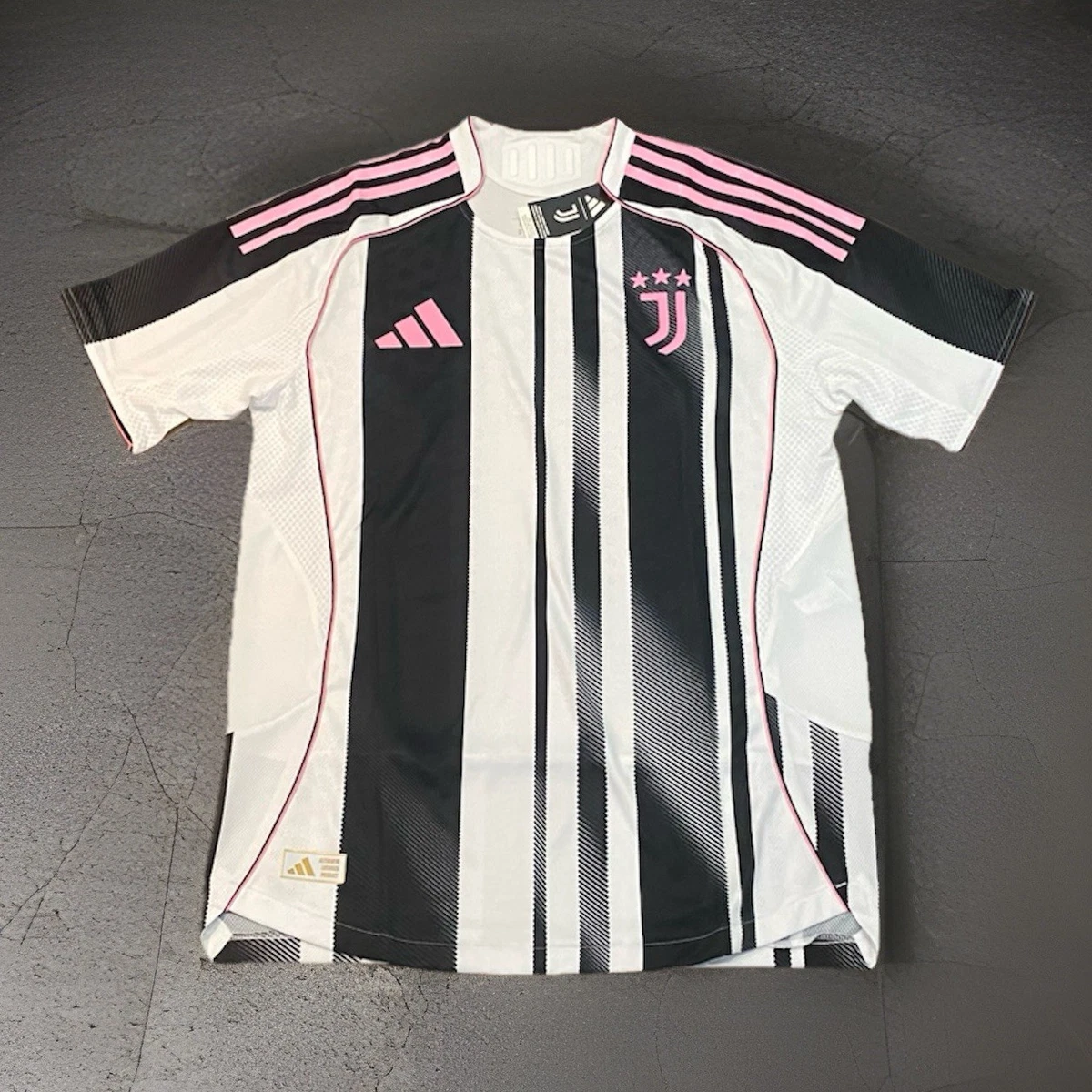 Juventus Multi-Color Size XL International Club Soccer Fan Apparel